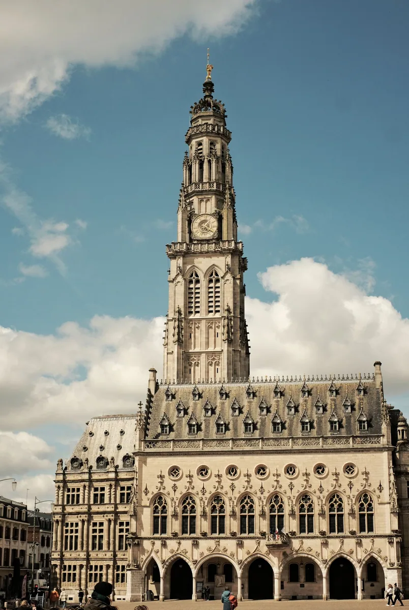 Agence web à Arras : l'hôtel de ville gothique d'Arras