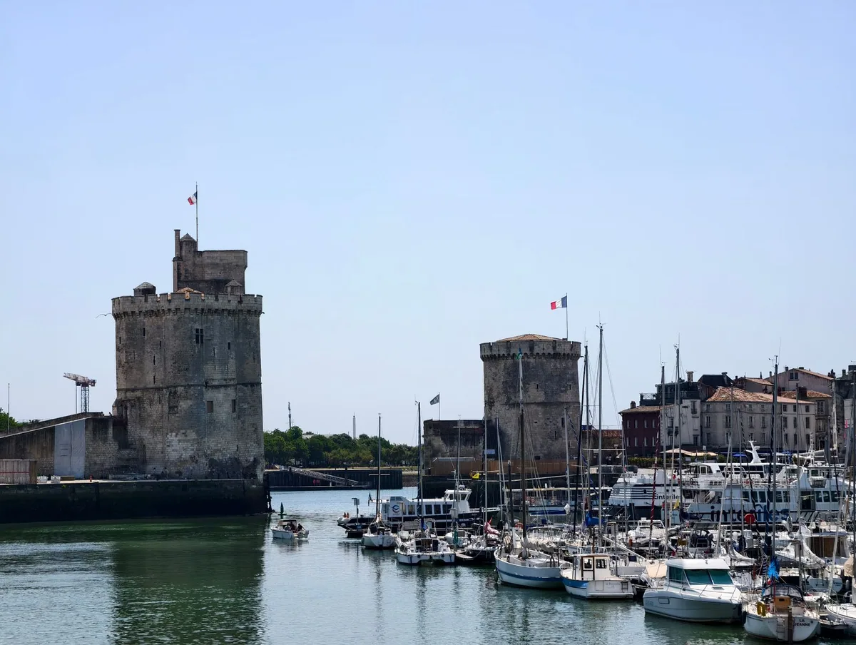 Agence web à La Rochelle : le Vieux-Port de La Rochelle et ses tours historiques