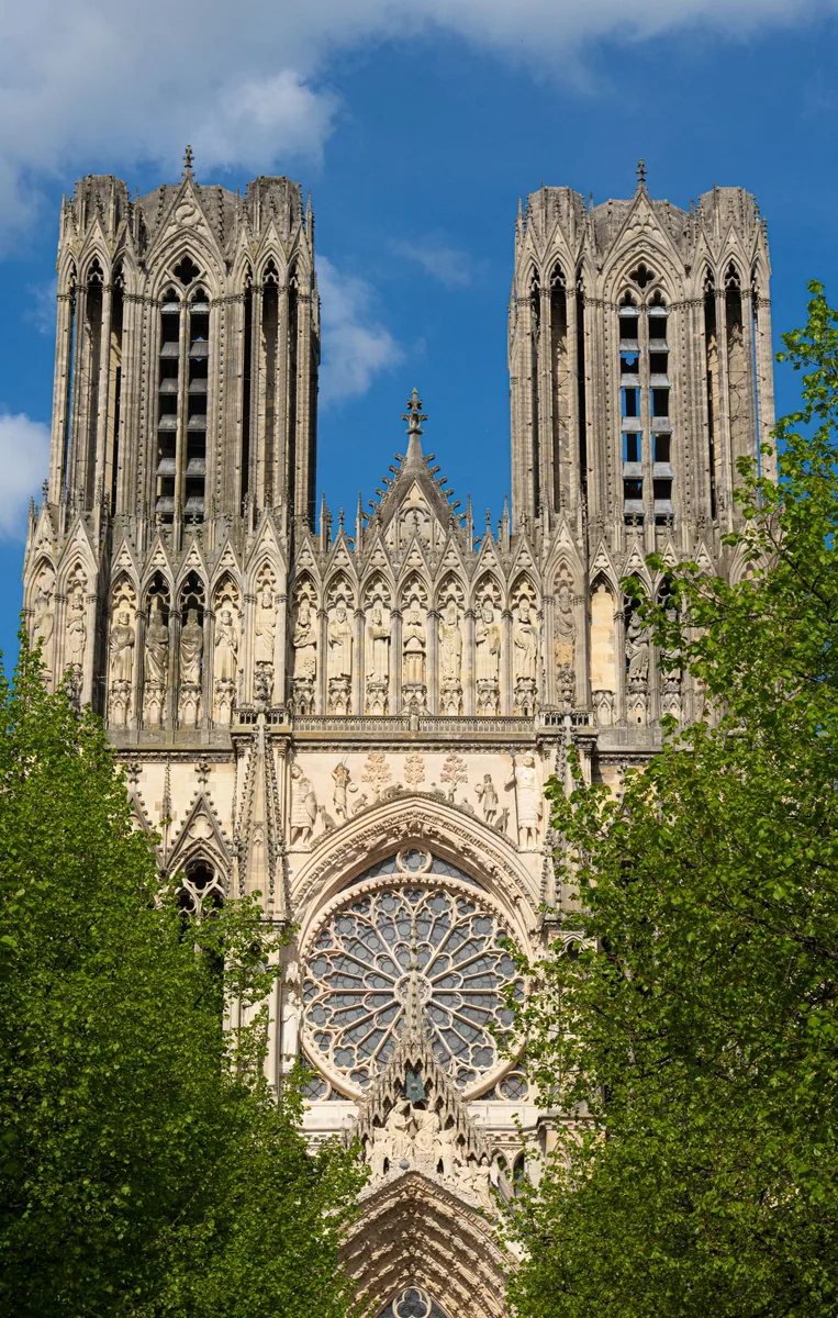 Agence web à Reims : la façade gothique de la cathédrale Notre-Dame de Reims