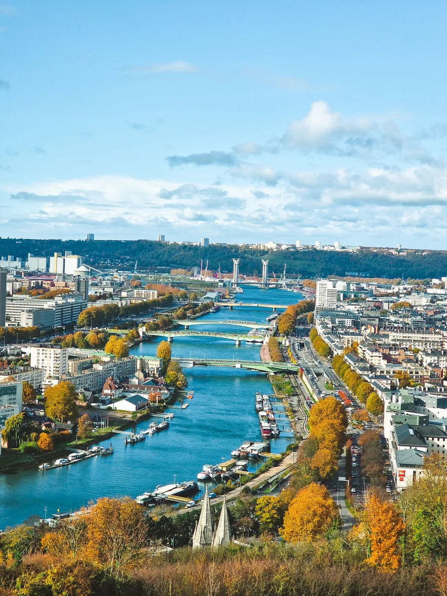Agence web à Rouen : Rouen et la Seine vus du ciel en automne