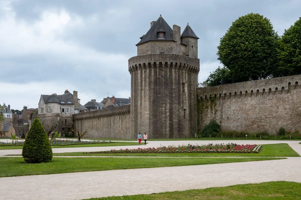 Agence web à Vannes : les remparts et les jardins de Vannes