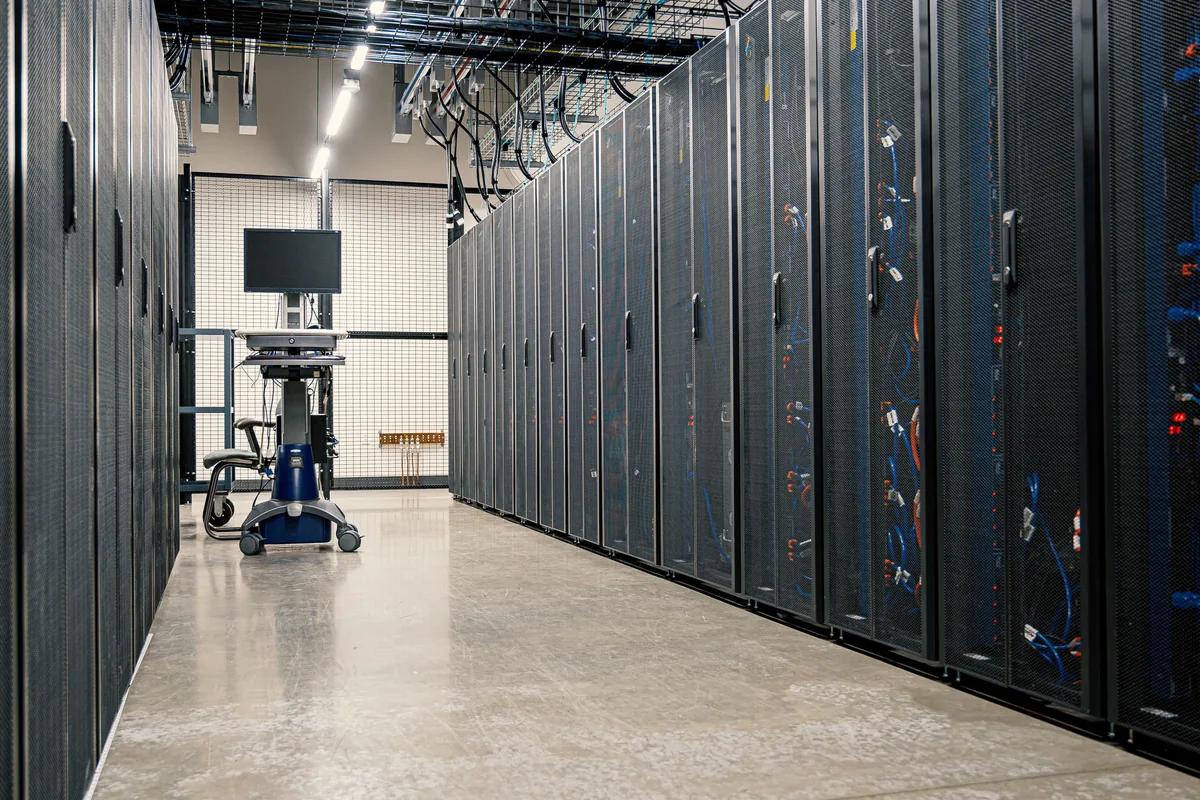 Audit technique SEO : baies de serveurs dans un centre de données