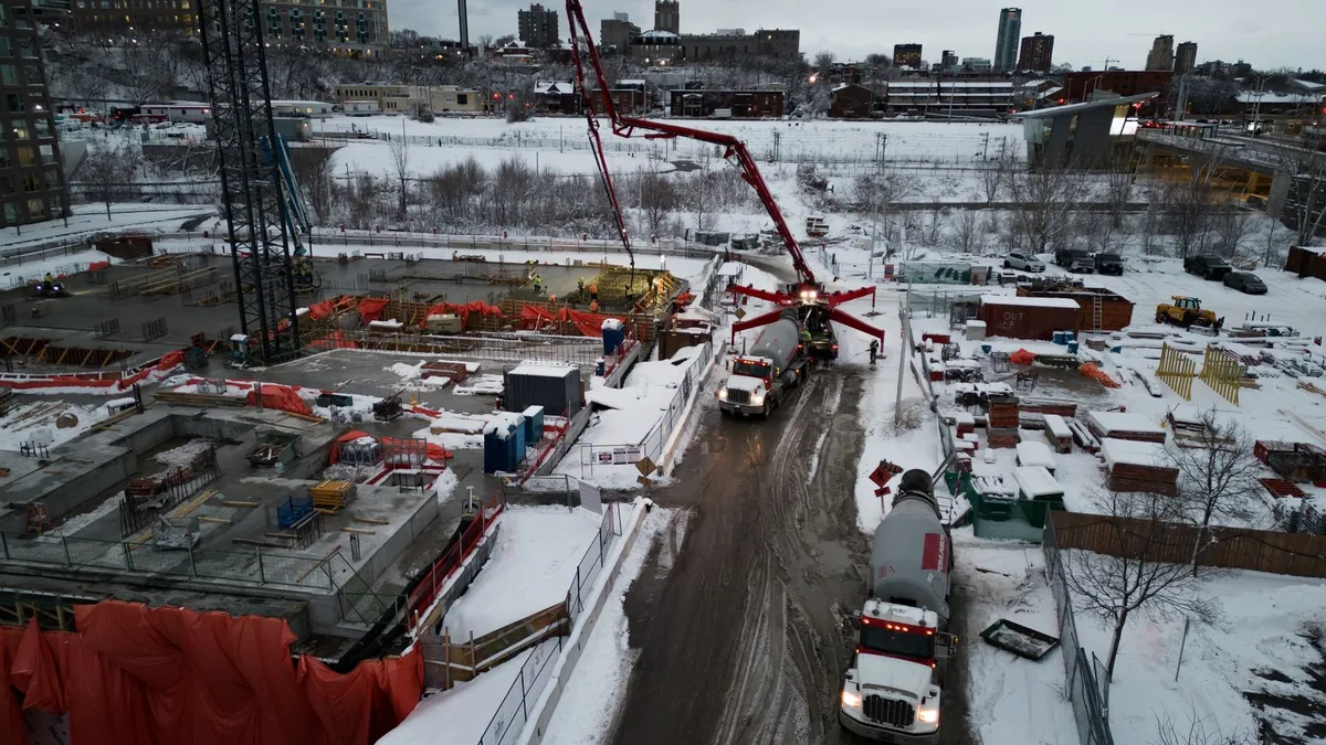 bail à construction : vue aérienne d'un chantier de construction sur un terrain loué