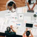 Consultant SEA, agence ou interne : à qui confier son SEA ?