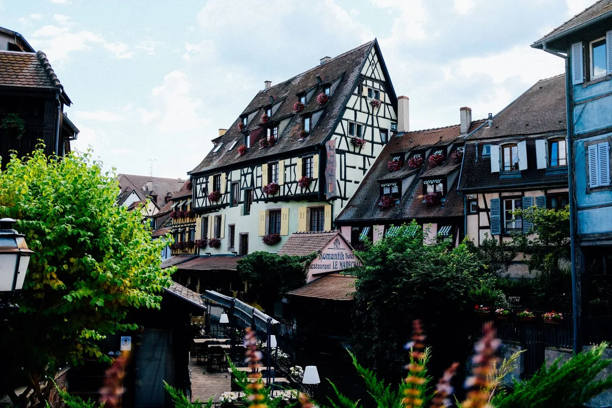 Création de site internet à Colmar : les maisons à colombages au bord du canal à Colmar