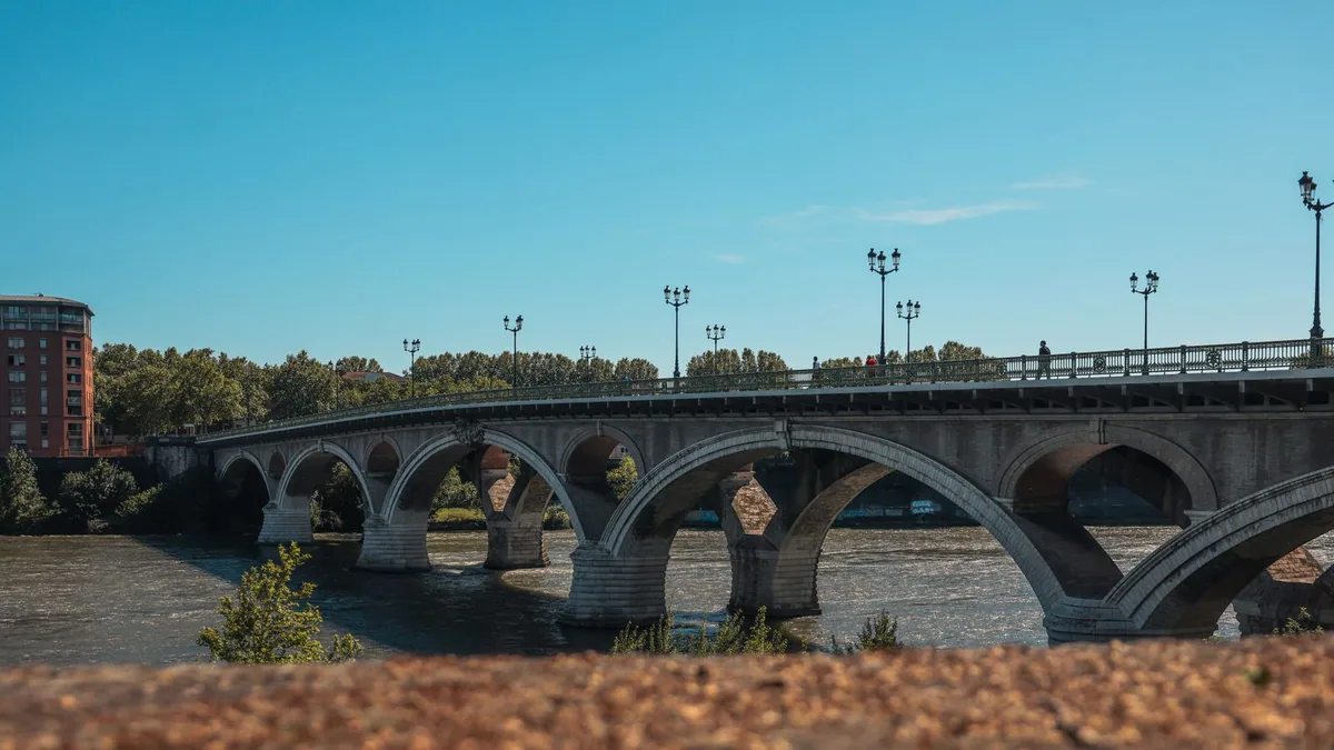 Création de site web à Toulouse : le pont Saint-Pierre sur la Garonne à Toulouse