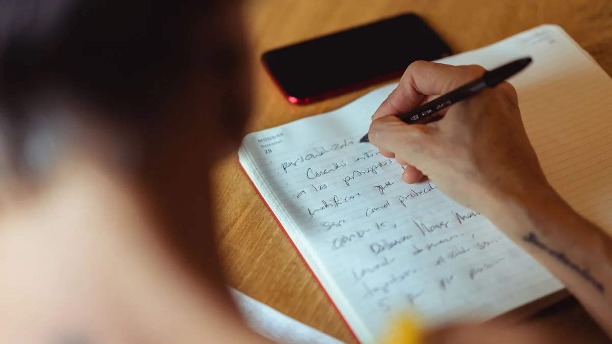 déposer nom entreprise : prise de notes pour choisir et protéger un nom