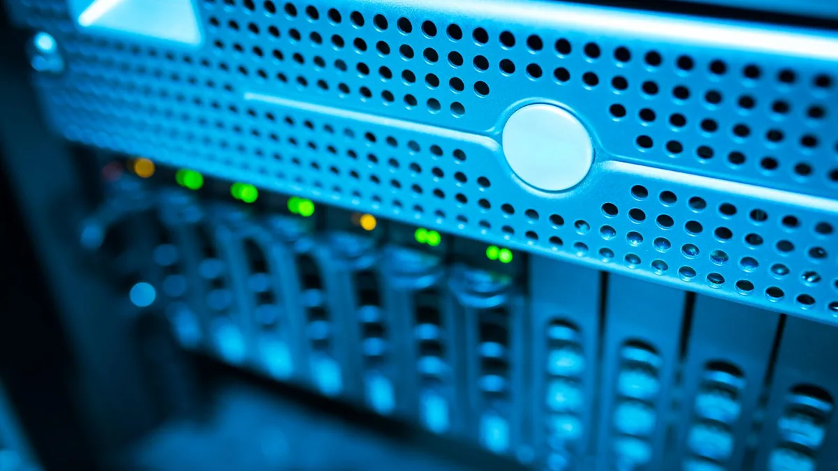infogérance : baie de serveurs informatiques dans un centre de données