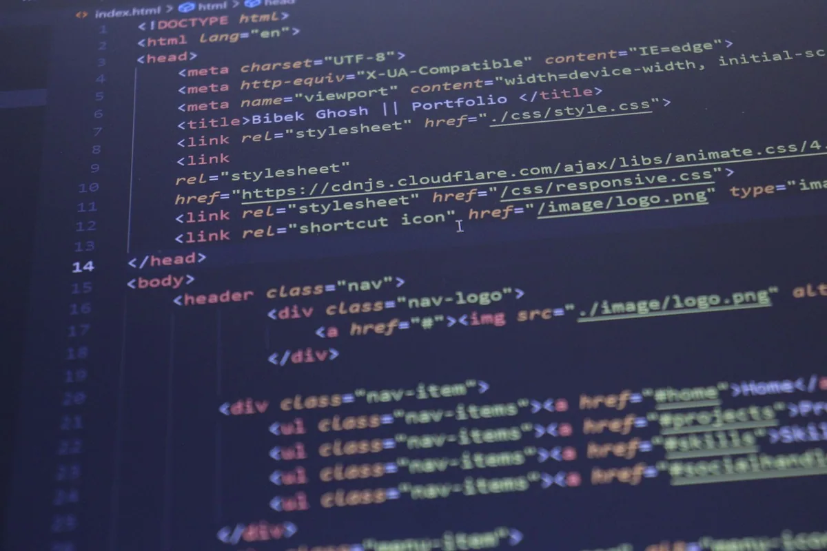 Plan du site : code HTML affiché sur un écran