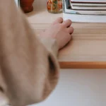 TNS ou salarié : avantages et inconvénients des deux statuts